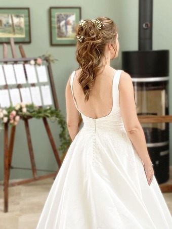 coiffure mariage avec robe arriere
